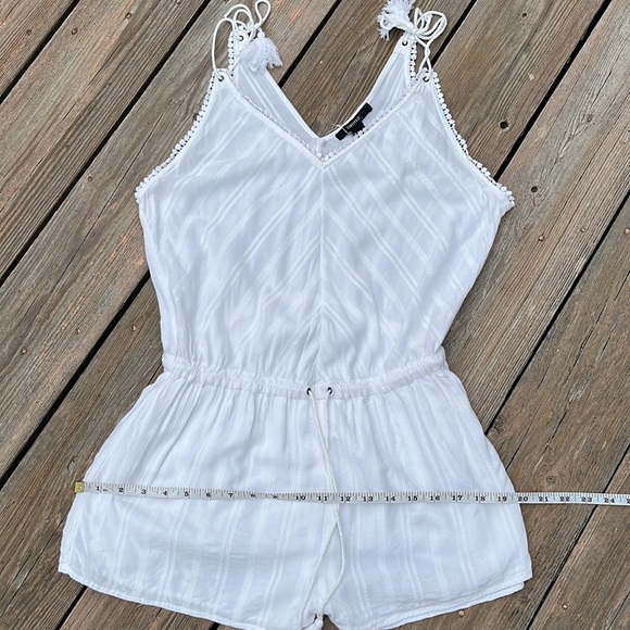 Forever 21 white 1-piece romper M-L - Picture 10 of 11